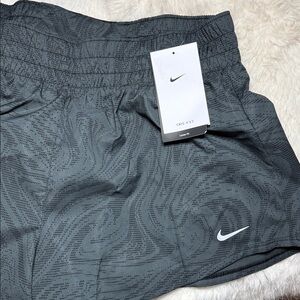 Nike Women's One Dri-FIT Mid-Rise 3" Brief-Lined Printed Shorts